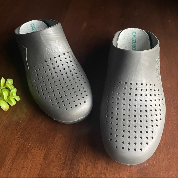 Calzuro Gray Clogs With Holes Size 40-41/Women 10-11 - Picture 13 of 13